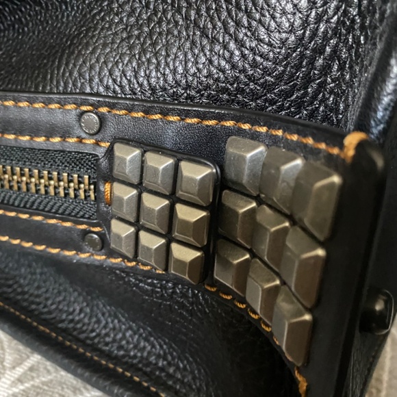 Coach Rogue 30 Pyramid - Picture 4 of 9